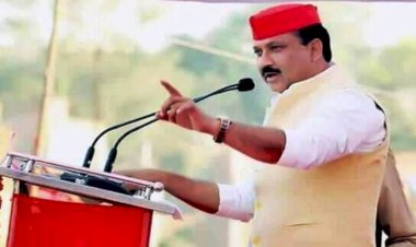 झाँसी : आमदनी अठन्नी खर्चा रुपइया के चक्कर में फंसे पूर्व सपा विधायक पूर्व विधायक दीप नारायण सिंह यादव, मुकदमा दर्ज