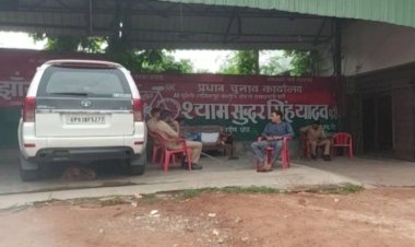 झाँसी में अभी भी जारी रही कार्रवाई, खंगाले जा रहे बैंक एकाउंट और लॉकर