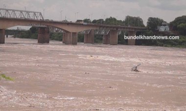 केन नदी ने खतरे का लाल निशान पार किया, यमुना नदी का जलस्तर भी बढ़ा