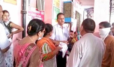 झांसी : महिला चिकित्सालय के औचक निरीक्षण में मिली अनियमितताएं, डीएम ने लगाई फटकार