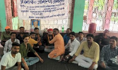 बाँदा : बढ़ाई गई फीस को लेकर छात्रो का क्रमिक अनशन लगातार तीसरें दिन भी जारी
