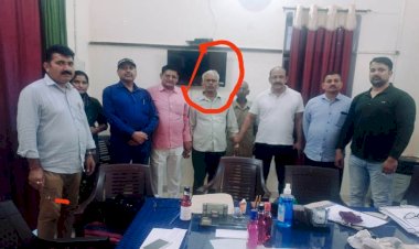 बांदा : एंटी करप्शन झांसी की टीम ने रिश्वत लेते हुए पीआरडी के बीओ को रंगे हाथ पकड़ा