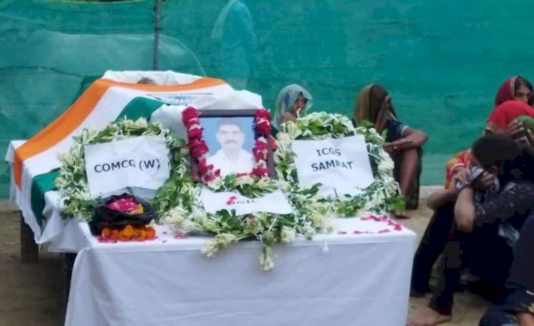 भारतीय तटरक्षक बल के जवान अमर सिंह के पार्थिव शरीर का महोबा में किया गया अन्तिम संस्कार