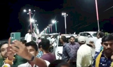 तिरंगा स्ट्रीट लाइट से केन नदी पर बना पुल जगमगाया, जल शक्ति राज्यमंत्री रामकेश निषाद ने किया लोकार्पण