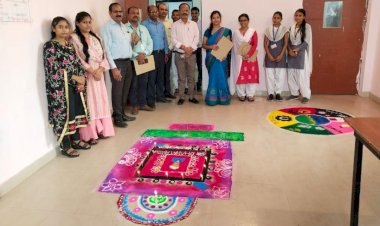 केसीएनआईटी आईटीआई र्में सम्मानित होने पर विद्यार्थियों के चेहरे