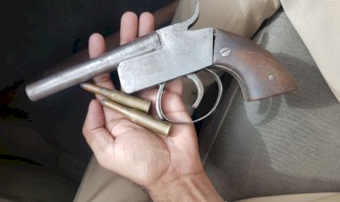 बांदा : ज्वेलर्स की दुकान में असफल लूट का दूसरा आरोपी अवैध तमंचा कारतूस के साथ गिरफ्तार