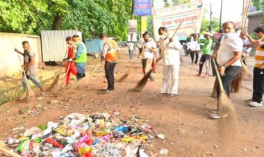 स्वच्छता पखवाड़ा के तहत 8 निकायों के 121 वार्डाे में एक साथ चला सफाई अभियान