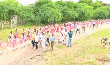 जल संरक्षण का संदेश लेकर केन नदी तक छात्र छात्राओं ने निकाली जल यात्रा