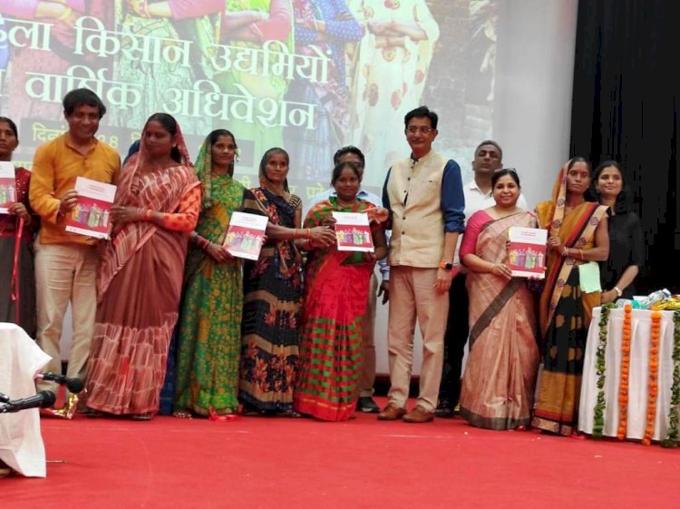 बुन्देलखण्ड की 43 प्रगतिशील महिला किसान उद्यमियों को, झाँसी में किया गया सम्मानित
