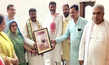 सांसद आरके सिंह पटेल के आवास पर पहुंचे केंद्रीय मंत्री धर्मेंद्र प्रधान का हुआ भव्य स्वागत