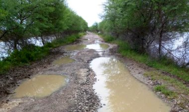 हमीरपुर में मौत के गड्ढे बरकरार, ग्रामीणों में गहराया आक्रोश