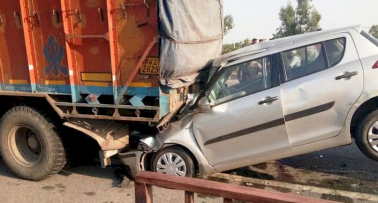 झांसी - कानपुर हाईवे पर कार और डंपर की भिड़ंत में पति पत्नी व बेटी की दर्दनाक  मौत