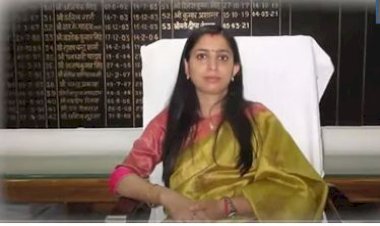 415 दिन की लंबी पारी खेलने वाले अनुराग पटेल हुए आउट, दीपा रंजन को मिली जिले की कमान