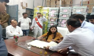 नवागन्तुक जिलाधिकारी श्रीमती दीपा रंजन ने जिले की कमान संभाली