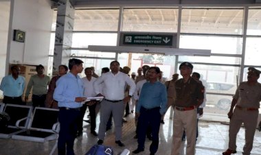 मंडलायुक्त चित्रकूट व पुलिस महानिरीक्षक ने देवांगना एयरपोर्ट का औचक निरीक्षण किया
