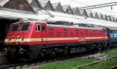 इस वजह से क्षिप्रा एक्सप्रेस 2 घंटे 15 मिनट मानिकपुर रेलवे स्टेशन पर खड़ी रही