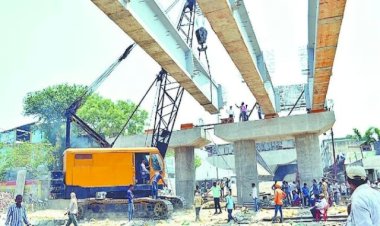 ओवरब्रिज निर्माण के चलते झांसी के इस रोड पर रेलवे क्रॉसिंग में आवागमन बंद