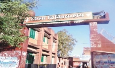 भगवान भरोसे इस जिले में चिकित्सालय की स्वास्थ्य सेवा,  डॉक्टरों को नहीं प्राइवेट प्रैक्टिस से फुरसत