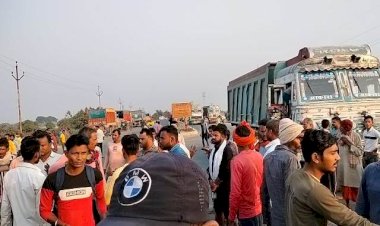 तेज रफ्तार डंपर ने साइकिल सवार मां बेटे को कुचला, दोनों की मौत ग्रामीणों ने सड़क पर लगाया जाम