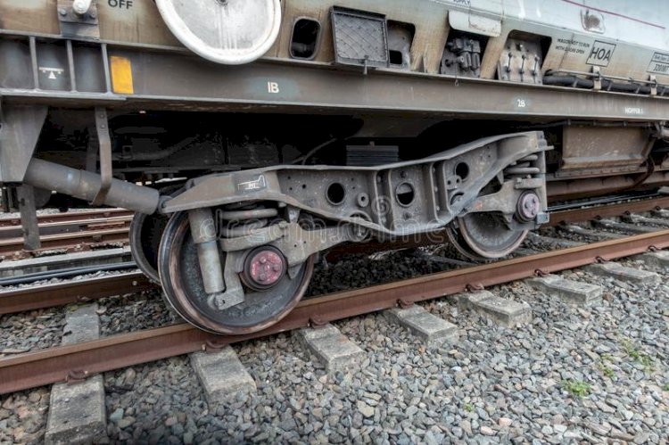 पैसेंजर ट्रेन का पहिया जमीन में धंसा, कानपुर-फर्रुखाबाद रेल मार्ग पर ट्रेनों का संचालन बंद