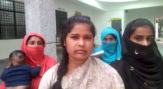 खदान मालिक द्वारा जबरन खेत से बालू निकालने का विरोध करने पर दो बहनों के साथ मारपीट