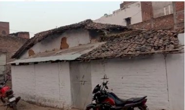 बांदाः नगरपालिका के पूर्व सभासद के घर पकड़ा गया लाखों का जुंआ, कई गिरफ्तार