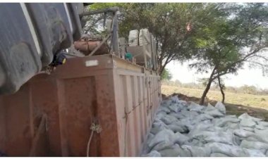 दर्दनाक हादसाः सीमेंट की बोरियों से भरा ट्रक पलट गया,चालक घायल