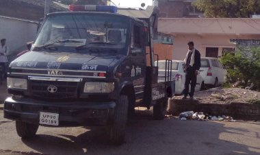 जफर के घर के पास मिली बिना नंबर की इनोवा कार, जिसका अतीक गैंग से कनेक्शन