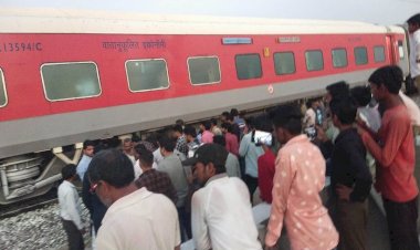 खजुराहो जा रही इंटरसिटी एक्सप्रेस ट्रेन की बोगी में लगी आग,यात्रियों में भगदड़ 