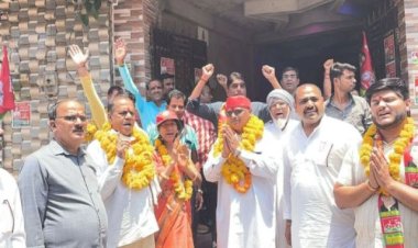 निकाय चुनाव झाँसी : सपा प्रत्याशी सतीश जतारिया ने जनसंपर्क के दौरान, कही यह बड़ी बात