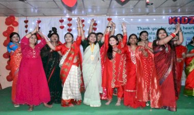 मदर्स डे पर बच्चे और मां एक साथ मंच पर थिरके