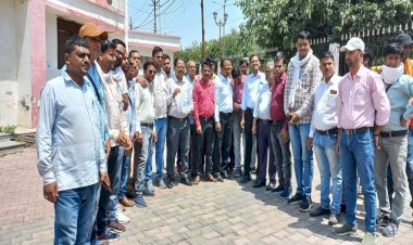 झाँसी मीडिया क्लब अध्यक्ष पर फर्जी मुकदमे के विरोध में पत्रकार लामबंद, एसएसपी से की निष्पक्ष जांच की मांग