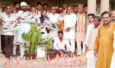 महिला पहलवानों के साथ पुलिस ज्यादती के विरोध में कांग्रेस ने निकाला कैंडल मार्च