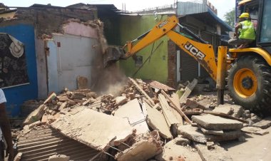 महाराणा प्रताप चौक के बाद अब बाबूलाल चौराहे की बारी, लोग खुद हटा रहे हैं अतिक्रमण