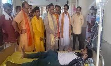 पूर्व उपमुख्यमंत्री डॉ. दिनेश शर्मा रेल हादसा पीड़ितों से मिले