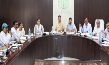 लक्ष्य के अनुरूप शत प्रतिशत कराई जाए वसूली: निदेशक