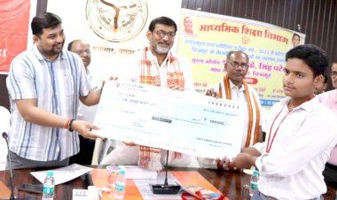 अच्छे पदों पर जाकर जनपद का नाम रोशन करें: सांसद