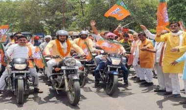 भाजयुमो कार्यकर्ताओं ने निकाली बाइक रैली