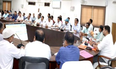 आईजीआरएस प्रकरणों के निस्तारण में कोताही नहीं होगी बर्दाश्त: डीएम