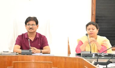 चित्रकूट मंडल के कमिश्नर ने अफसरों की ली क्लास, दिए यह कड़े निर्देश