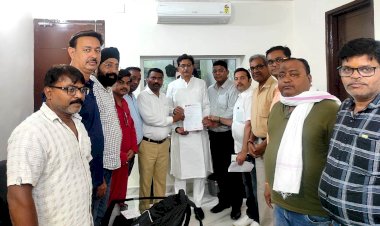 झाँसी : अवैध वेंडर्स पर तत्काल प्रभाव से लगे रोक, व्यापार मंडल ने सौंपा ज्ञापन