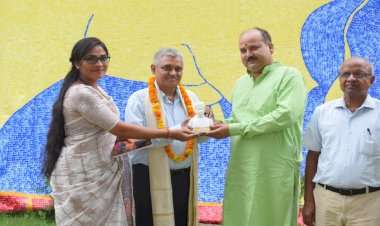 गिनीज वर्ल्ड रिकॉर्डधारी नेहा ने अंगुली के निशान से बनाई विश्व की सबसे बड़ी गौमाता की पेंटिंग