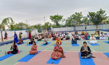 कुशल योग प्रशिक्षकों ने विद्यावती निगम मेमोरियल पब्लिक स्कूल में कराया योगभ्यास