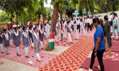 सामूहिक योग शिविर का किया गया आयोजन