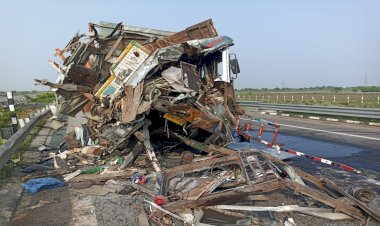 खड़े ट्रक में पीछे से आ रहे ट्रक ने मारी जोरदार टक्कर, चालक एवं परिचालक की मौत