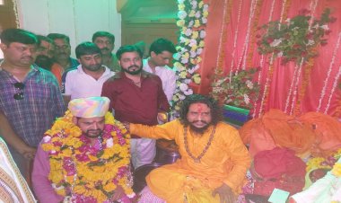 झांसी पहुंचे सांसद बृजभूषण सिंह लिया महंत वेदेवी बल्लभ शरण का आशीर्वाद