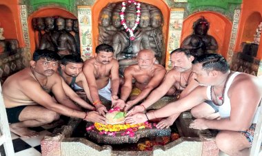 बुंदेली सेना ने 121 घड़े मन्दाकिनी के जल से भोलेनाथ का किया जलाभिषेक