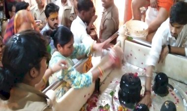 हजारों श्रद्धालुओं ने सोमवार को किया शिव जलाभिषेक