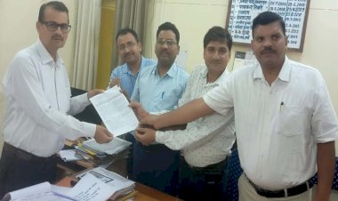 खंड शिक्षा अधिकारियों ने मांगों को लेकर सौपा ज्ञापन