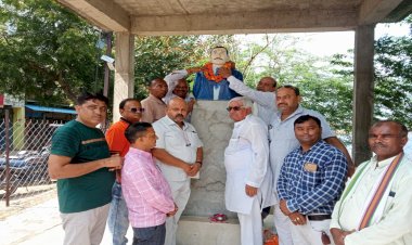 "शहीद पत्रकार सुरेश चंद्र गुप्ता  के अतुल्य बलिदानों को पत्रकारों का सहृदय नमन" : दिनेश निगम दद्दा जी